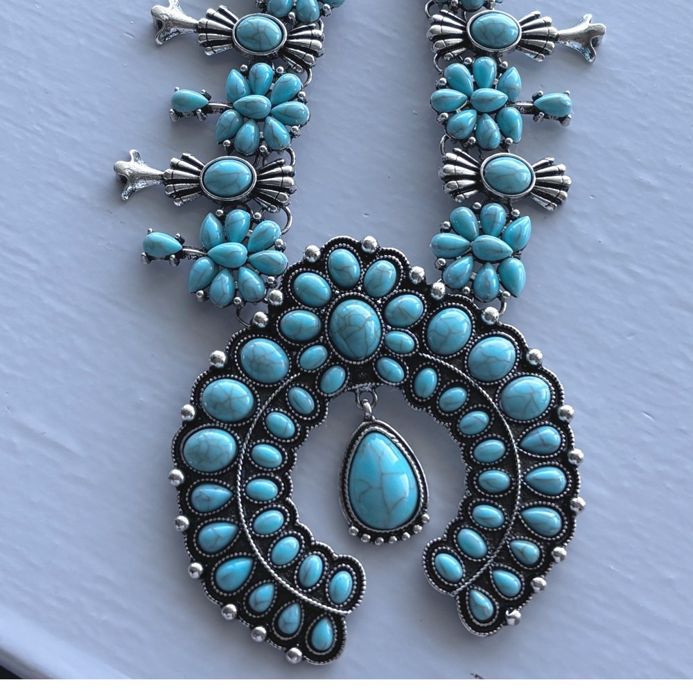Necklace faux turquoise silver lobster claw squash blossom western style